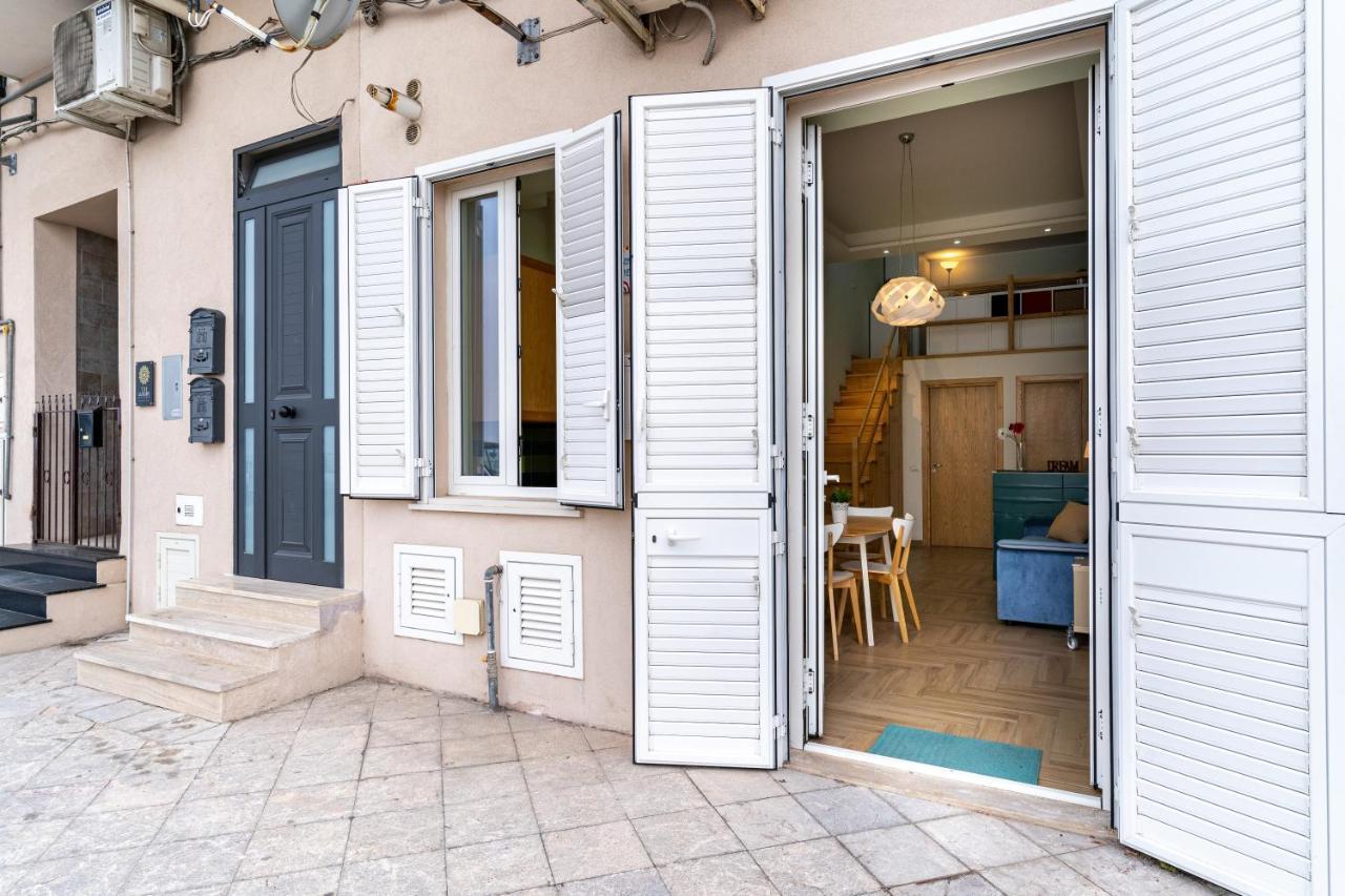 Giardini Naxos Lovely Flat In Front Of The Beach Екстериор снимка